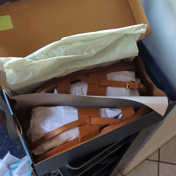 Flynn sandals (sz 7) - Picture 2 of 10